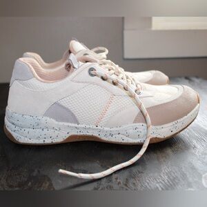 Taos Footwear White and Pink Sneakers